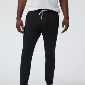 Vuori Men's Charcoal Joggers NWOT size Medium